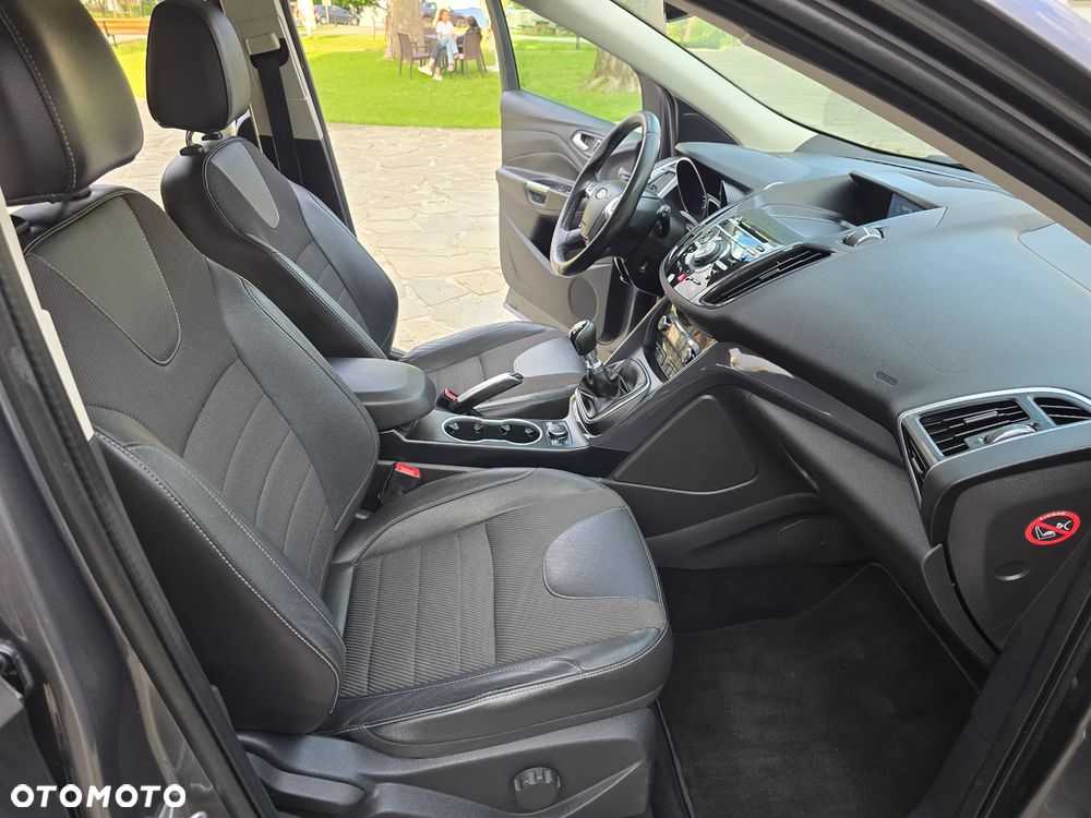 Ford Kuga 2.0 TDCi FWD Titanium - 16