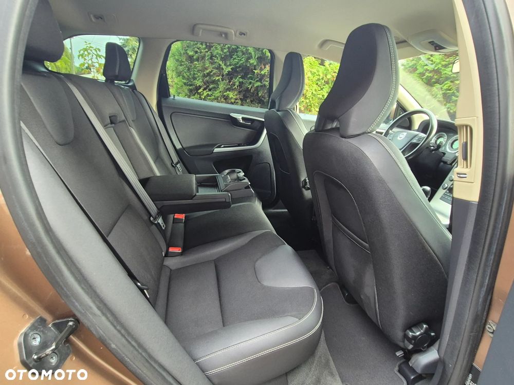 Volvo XC 60 2.4D AWD Momentum - 31