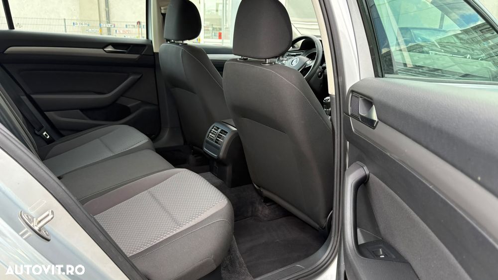 Volkswagen Passat - 27