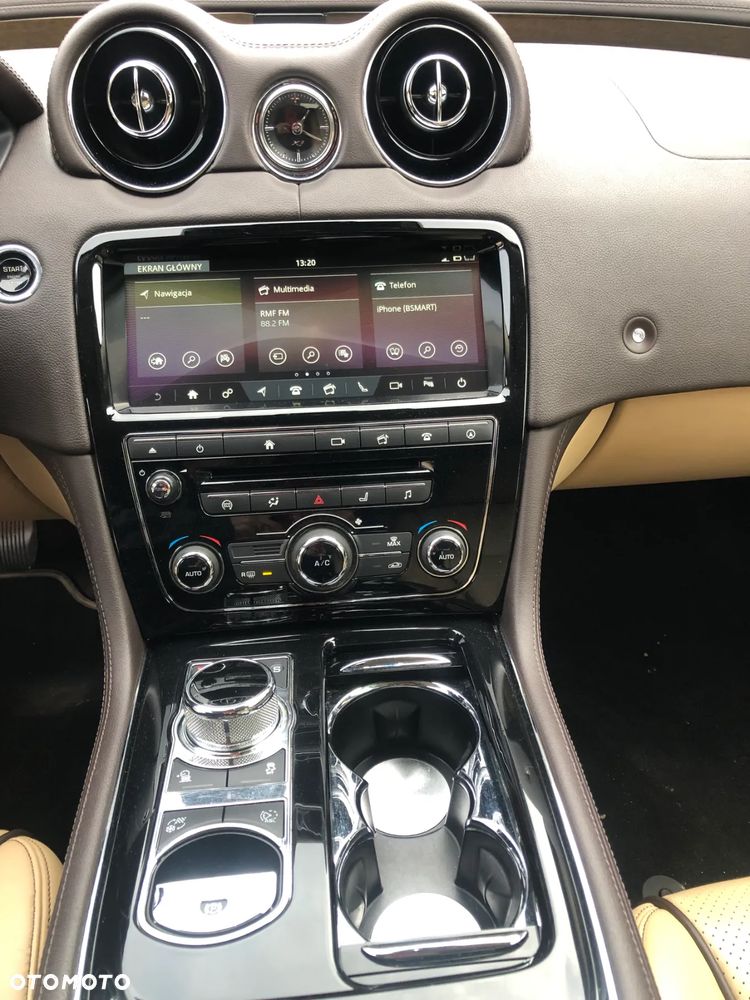 Jaguar XJ 3.0 D V6 Premium Luxury - 16