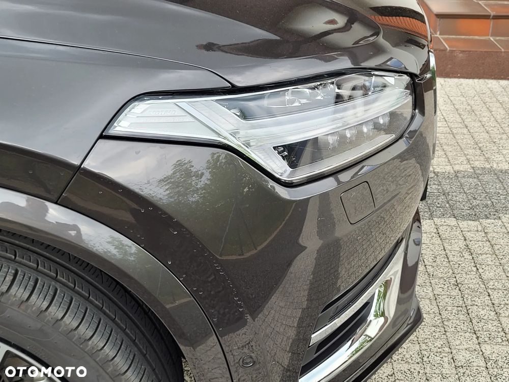 Volvo XC 90 - 9