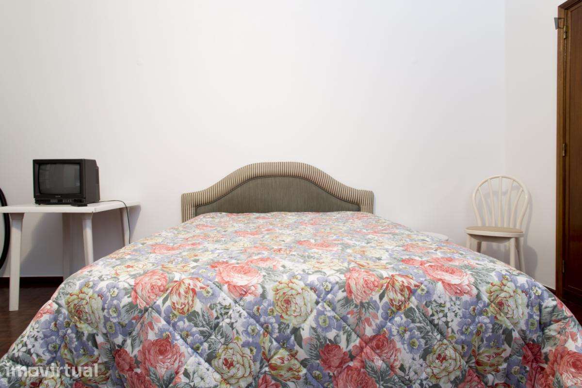 Quarto - localizado em Algés Lisbon - Grande imagem: 4/6