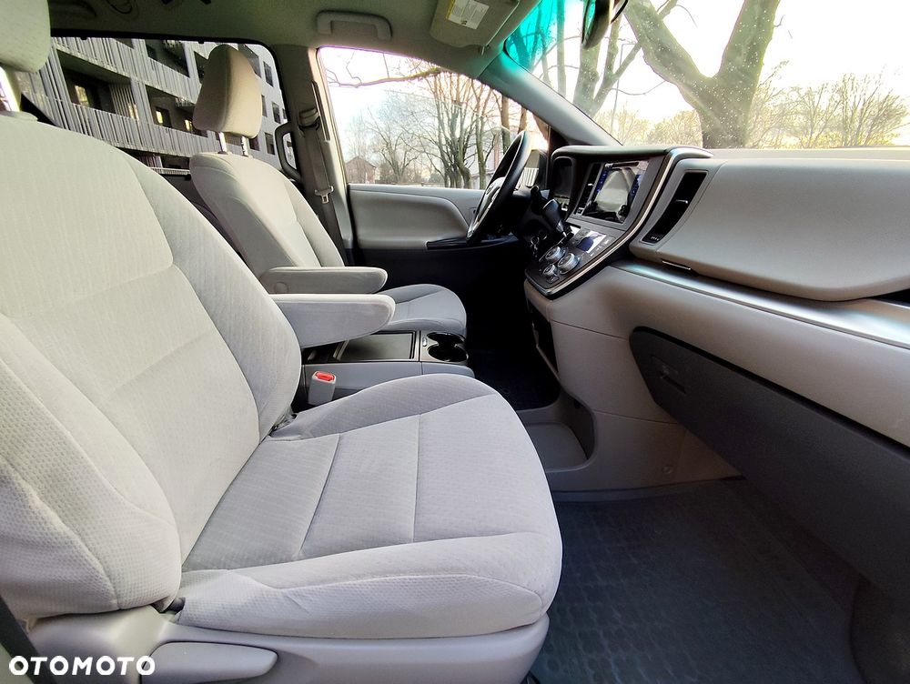 Toyota Sienna 3.5 V6 SE - 13