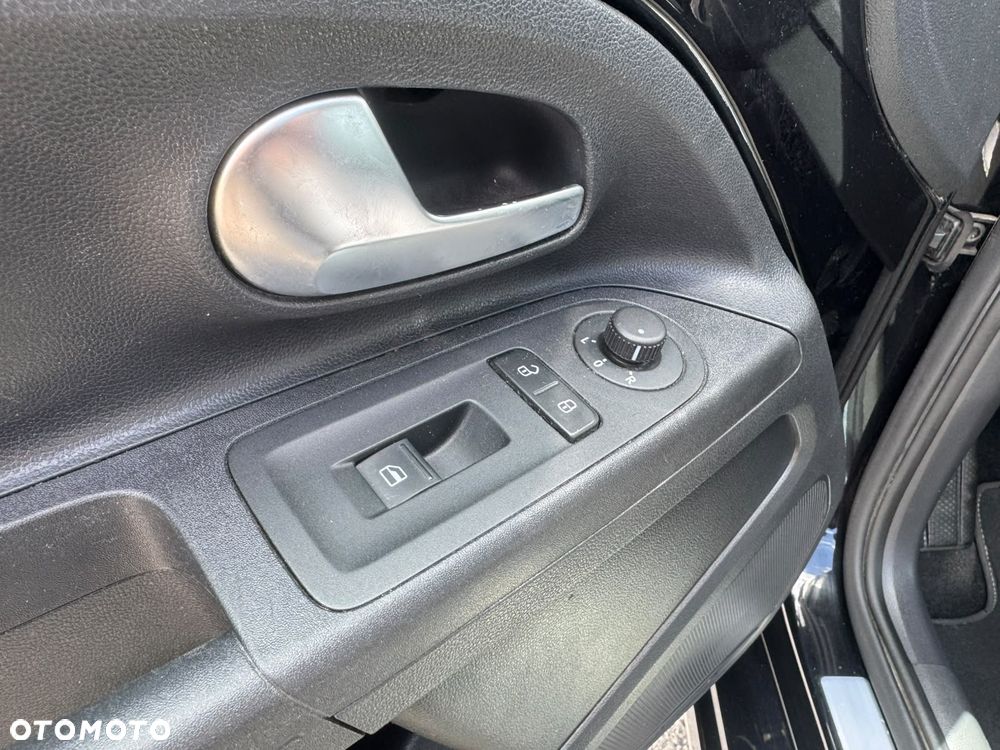 Volkswagen up! black - 8