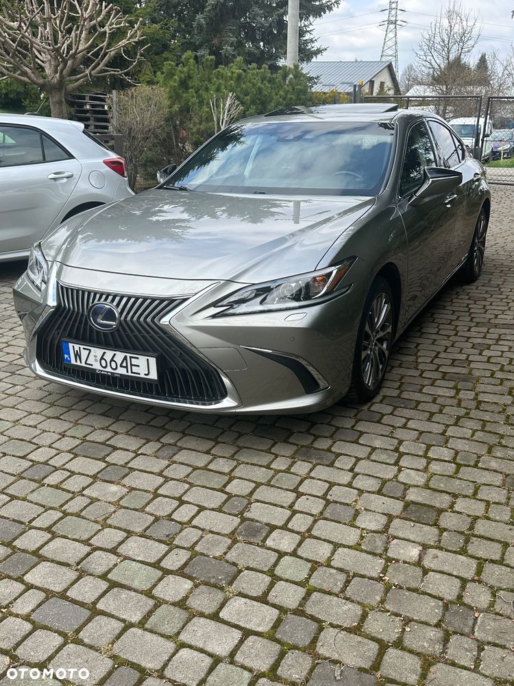 Lexus ES 300h Business Edition + - 33