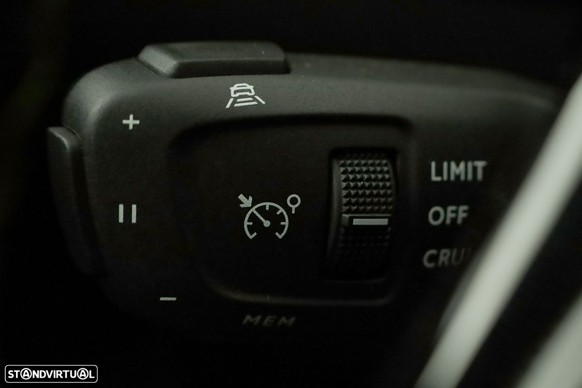 Peugeot e-2008 50 kWh GT - 19