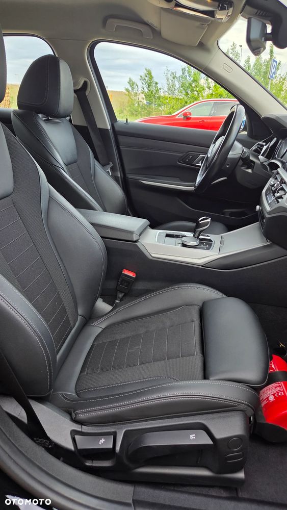 BMW Seria 3 330i - 15
