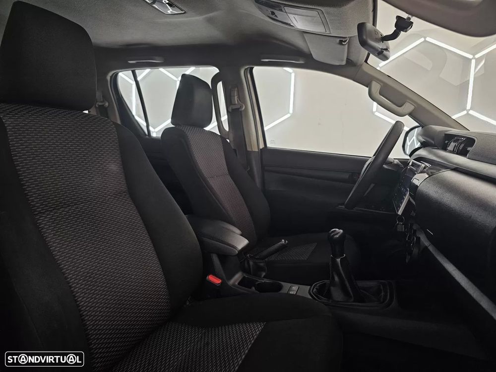 Toyota Hilux 2.4 D-4D 4WD CD CM - 22