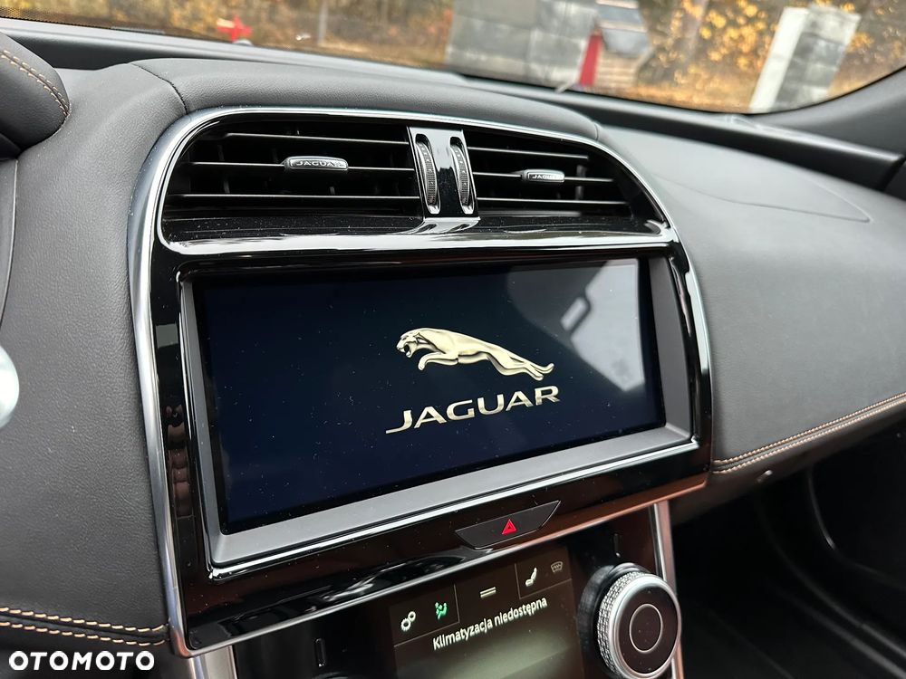 Jaguar XE 2.0 P250 R-Dynamic Black - 18