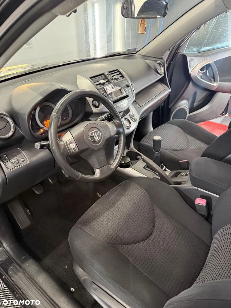 Toyota RAV4 - 13