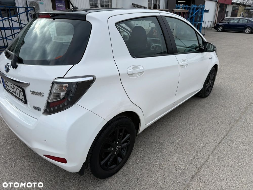 Toyota Yaris Hybrid 100 Sol - 8