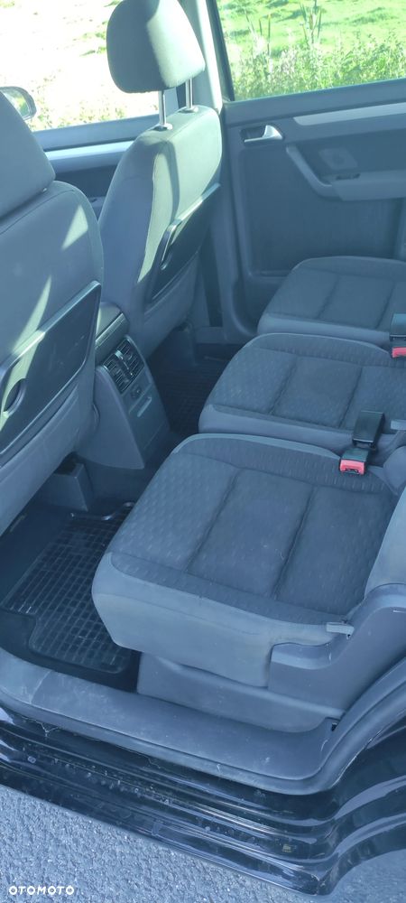 Volkswagen Touran 2.0 TDI DPF United - 11