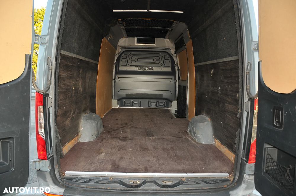 Mercedes-Benz Sprinter - 11