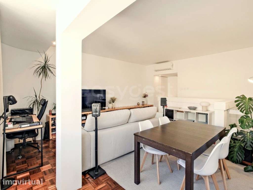 Apartamento T2 com a privacidade de uma moradia no Restelo - Grande imagem: 5/40