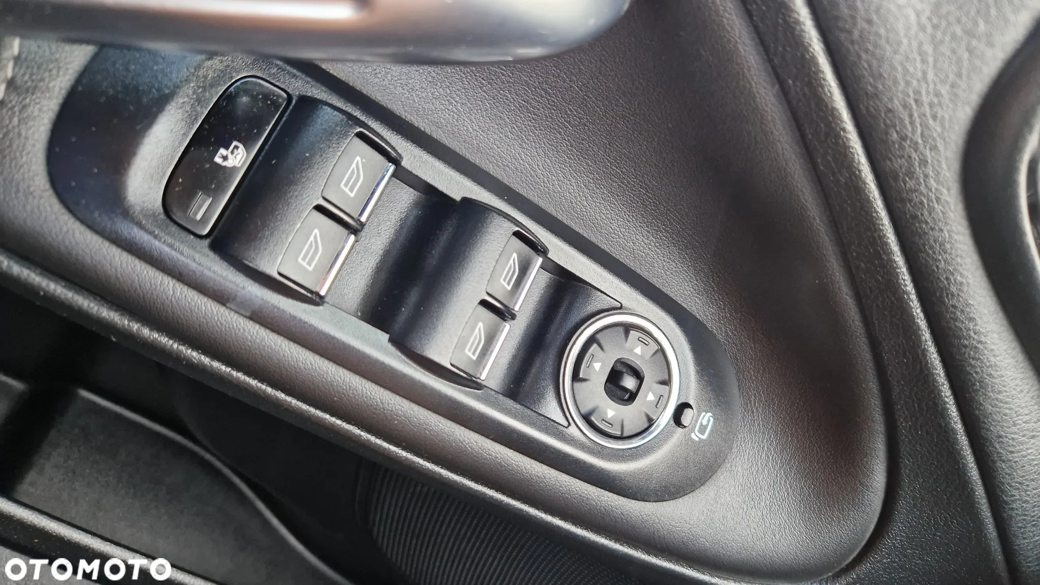 Ford S-Max 2.0 TDCi DPF Titanium X - 19