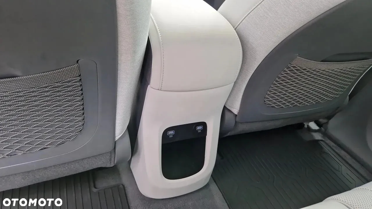 Hyundai IONIQ - 15
