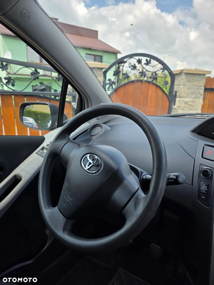 Toyota Yaris 1.0 Terra A/C - 4