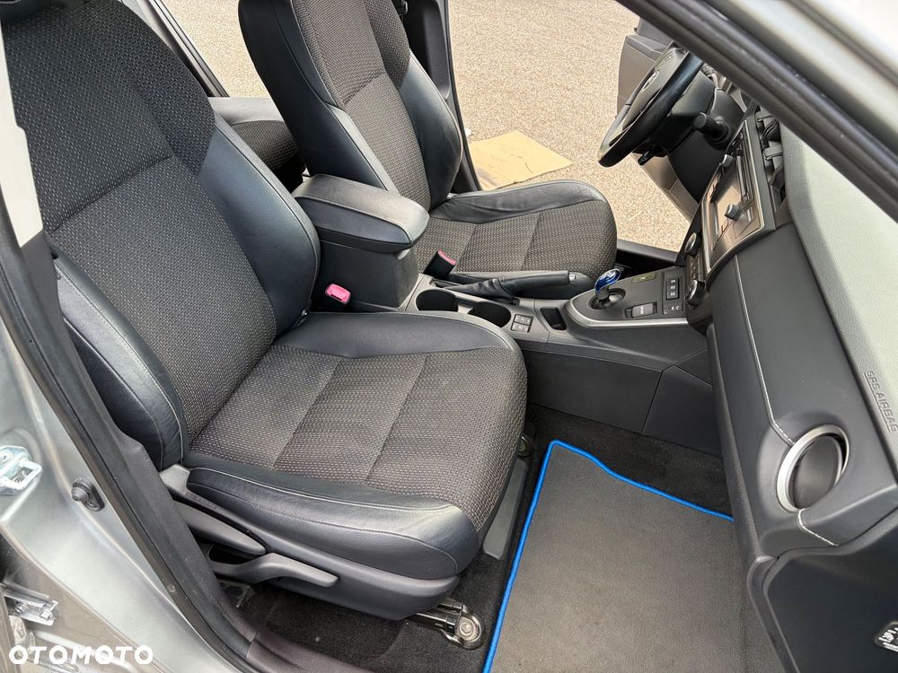 Toyota Auris 1.8 HSD Prestige NAVI - 10