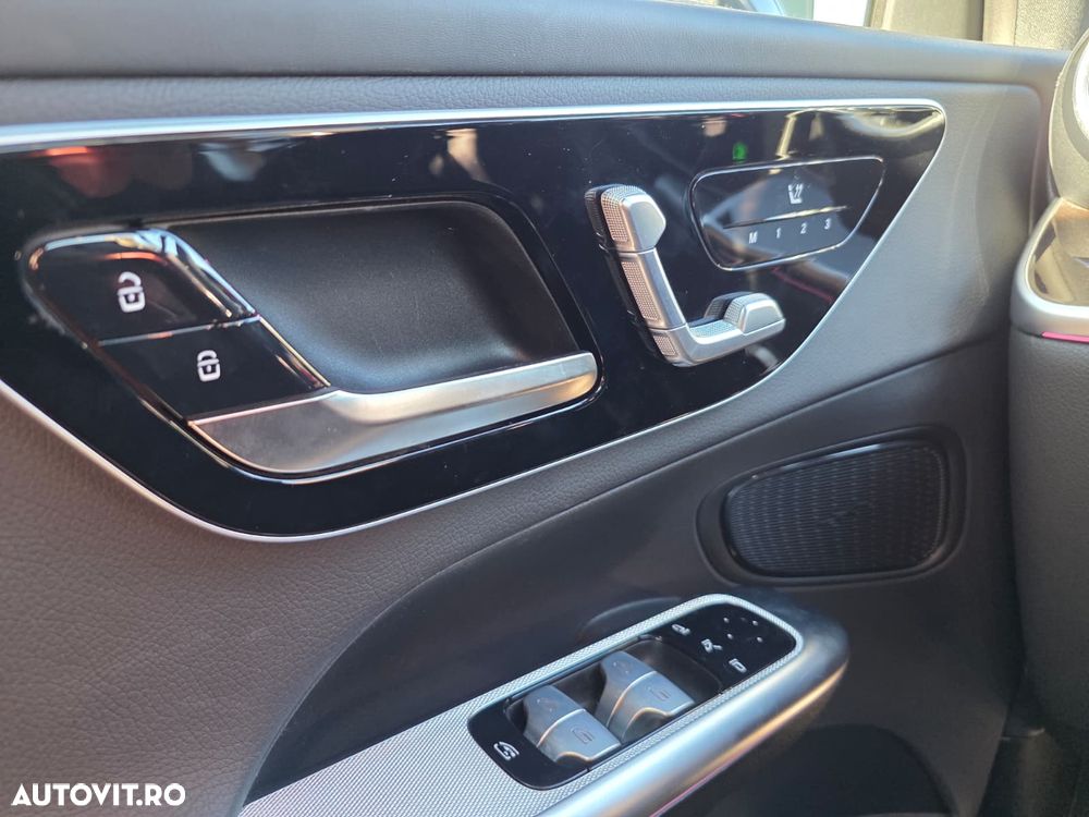 Mercedes-Benz GLC 300 4Matic 9G-TRONIC AMG Line Advanced - 25