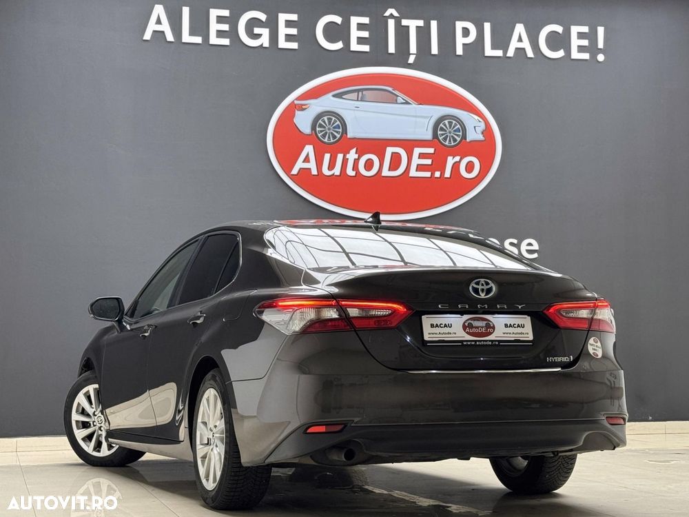 Toyota Camry - 4