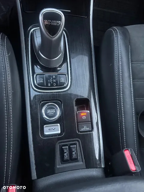 Mitsubishi Outlander 2.0 4WD Plug-In Hybrid - 9