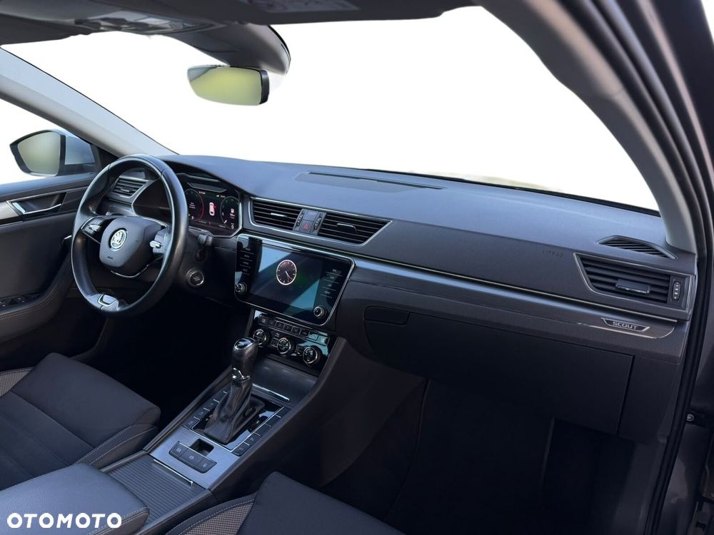 Skoda Superb 2.0 TDI SCR 4x4 Scout DSG - 16