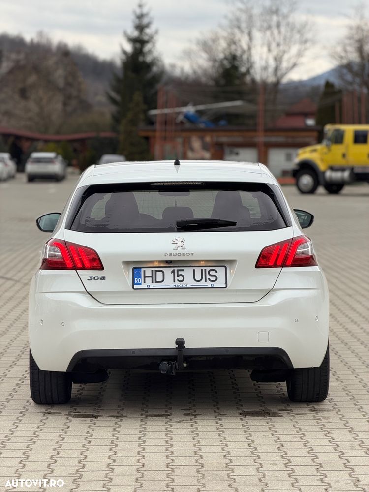 Peugeot 308 1.2 L PureTech Turbo Allure - 5