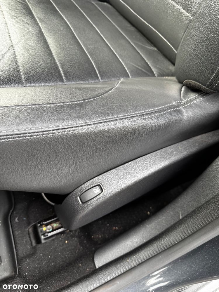 Dacia Duster 1.6 SCe Laureate S&S - 10