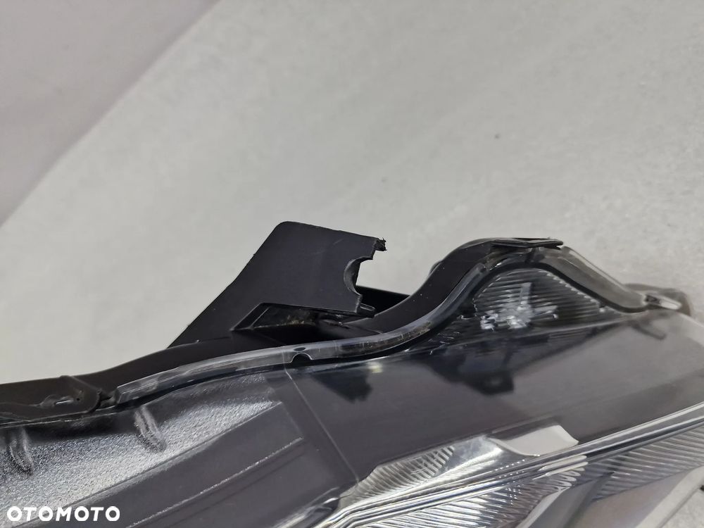 TOYOTA YARIS III 3 LIFT 14- PRAWA LAMPA PRZEDNIA PRZÓD SOCZEWKA , NR KOITO 0D-160 , NR AUKCJI LA276 - 7