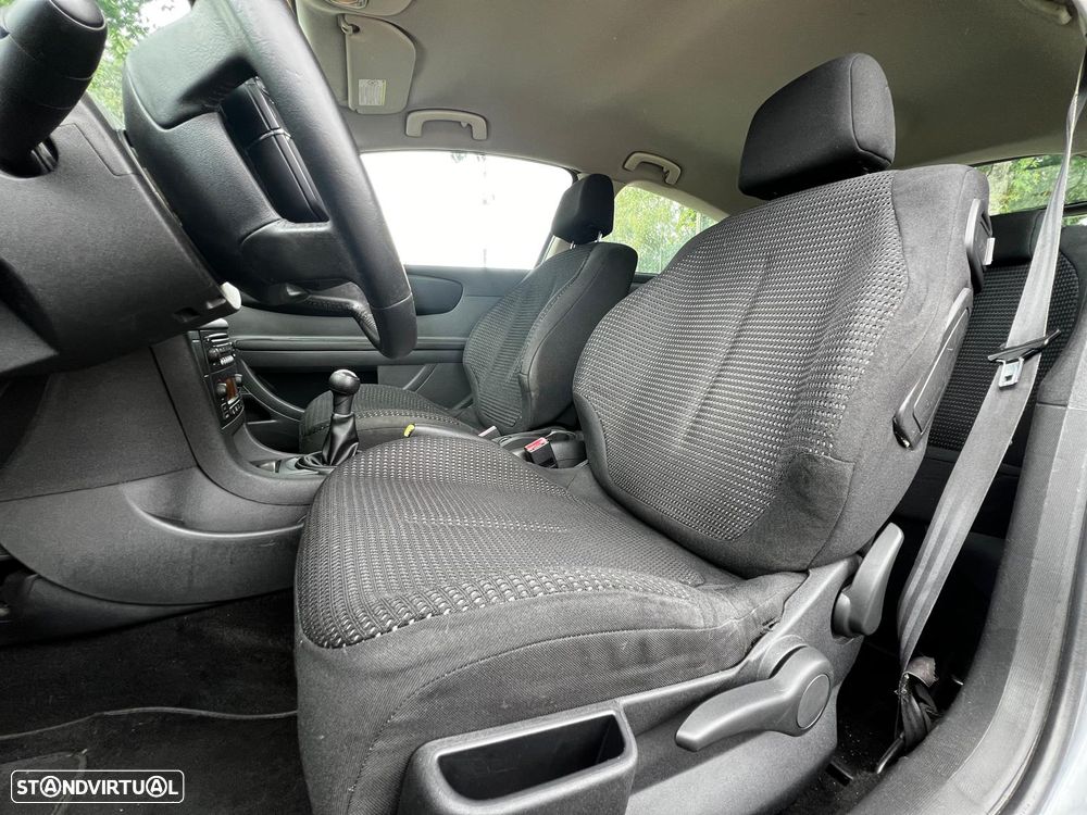 Citroën C4 1.6 HDi FAP VTR - 17