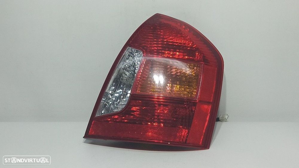 FAROLIM TRASEIRO DIREITO HYUNDAI ACCENT (MC) GL - 1