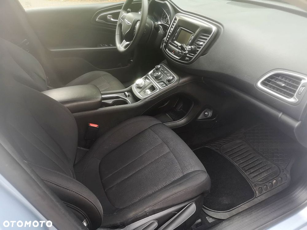 Chrysler 200 - 18