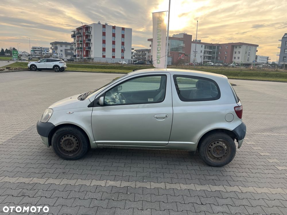 Toyota Yaris 1.0 Base - 1