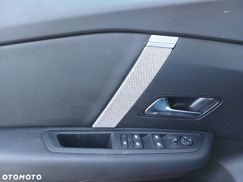 Citroën C4 1.2 PureTech Max S&S EAT8 - 24