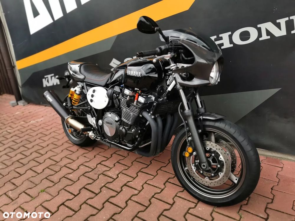 Yamaha XJR - 3