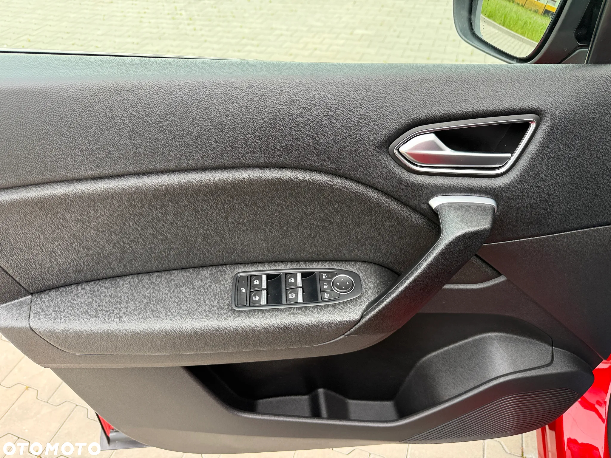 Renault Captur TCe 100 INTENS - 25