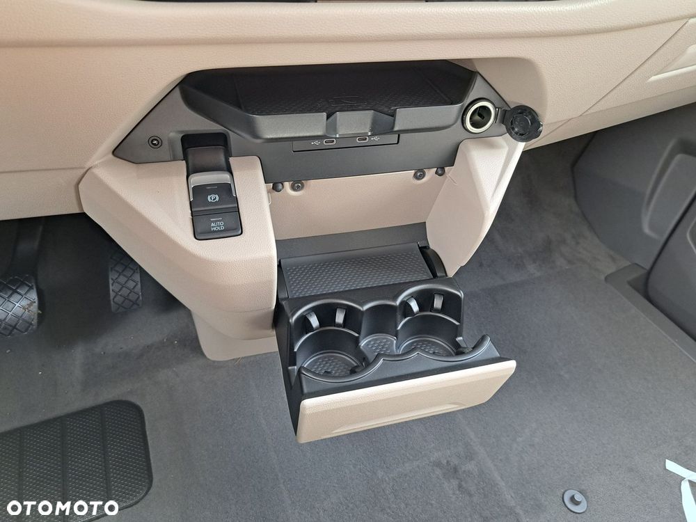 Volkswagen Multivan - 16