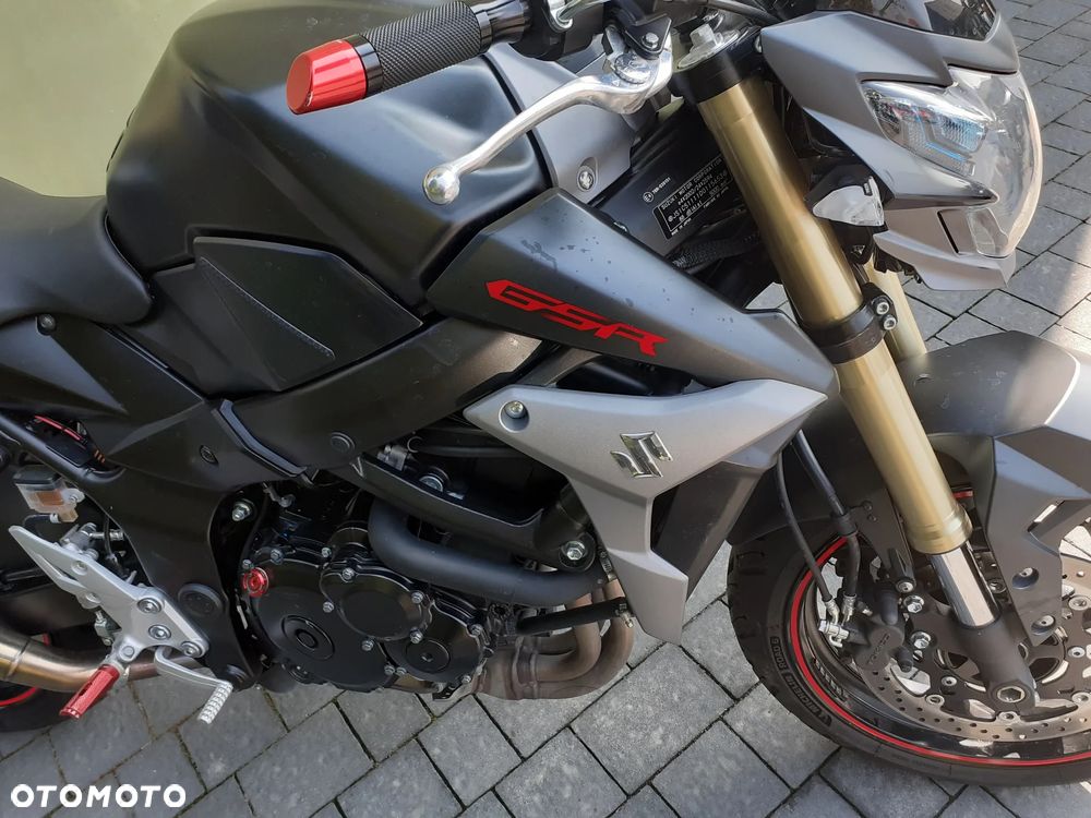Suzuki GSR - 18