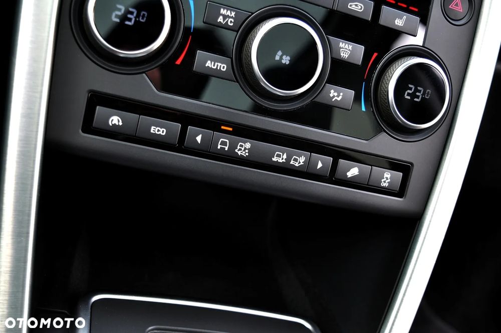 Land Rover Discovery Sport TD4 HSE Luxury - 32