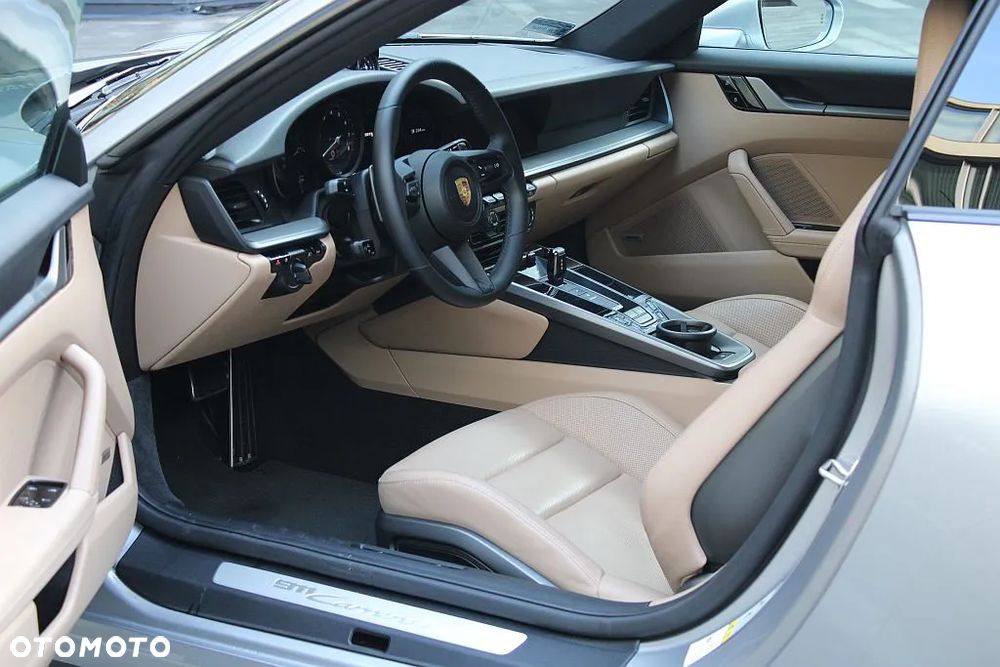 Porsche 911 Carrera 4 - 7