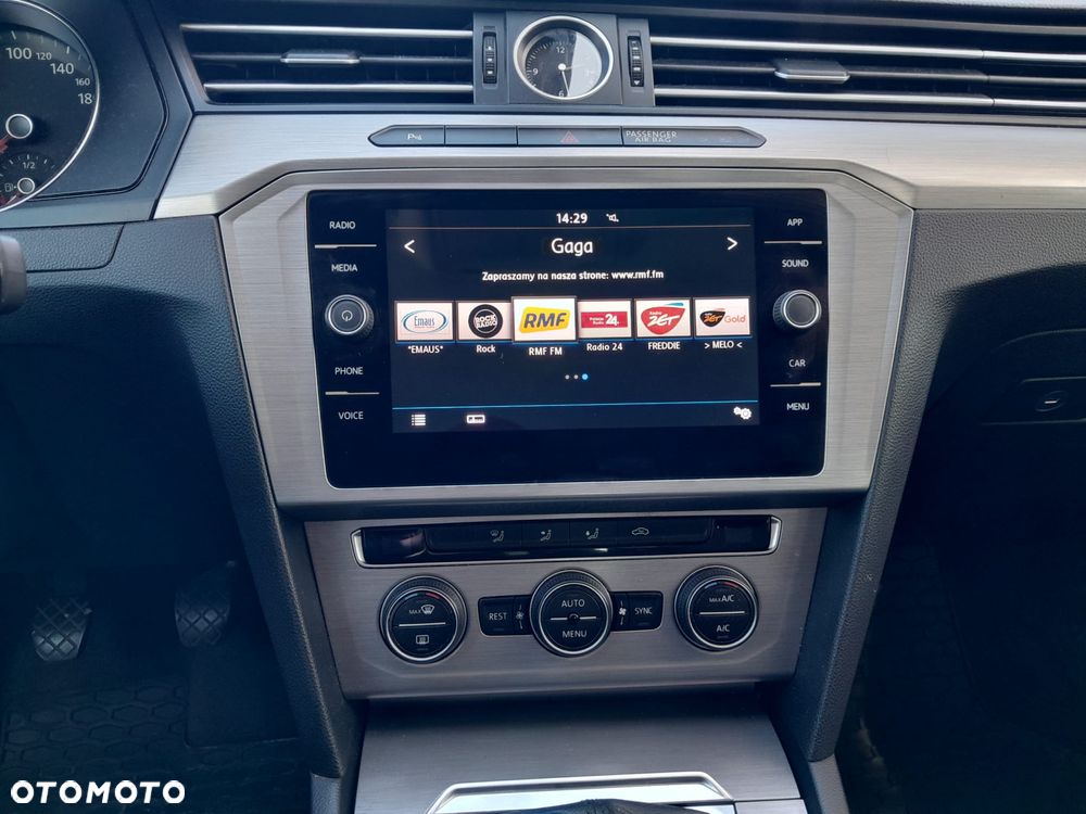 Volkswagen Passat - 14