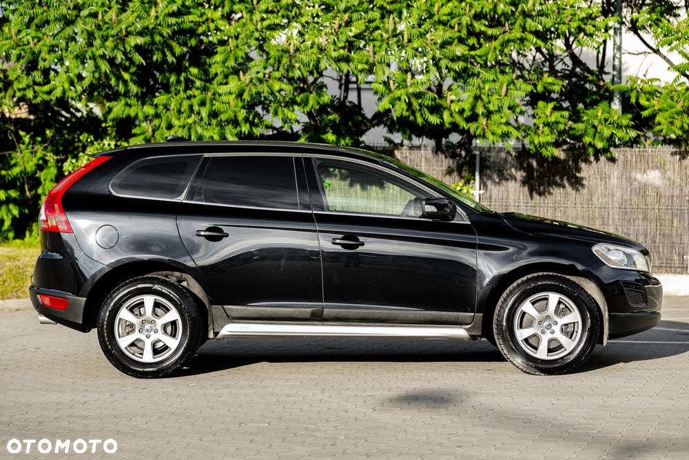 Volvo XC 60 D5 AWD Momentum - 8