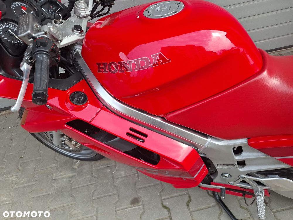 Honda VFR - 10