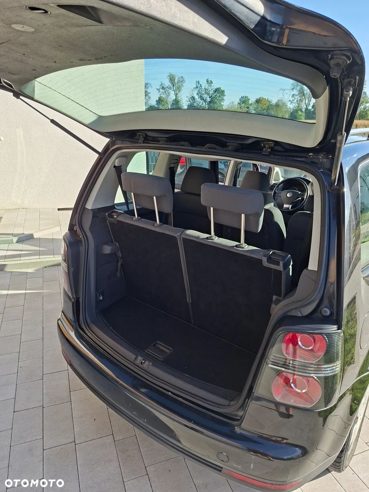 Volkswagen Touran - 17