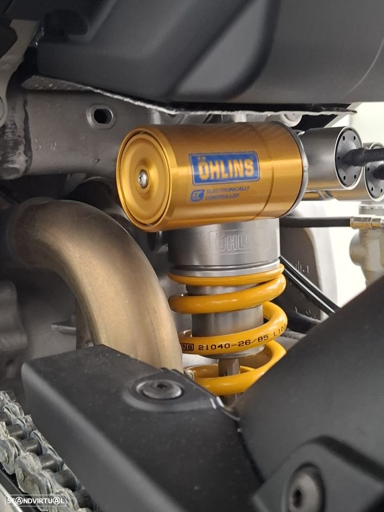 Aprilia RSV 4 FACTORY - 17