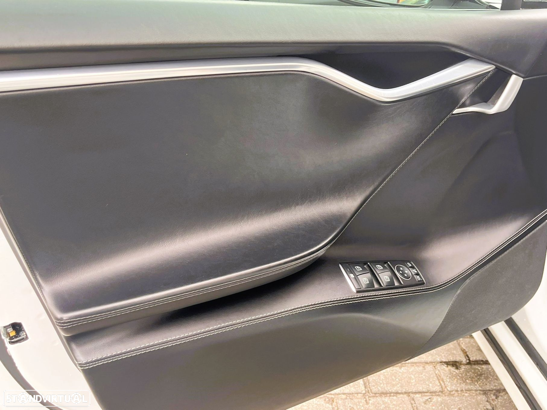 Tesla Model S - 29