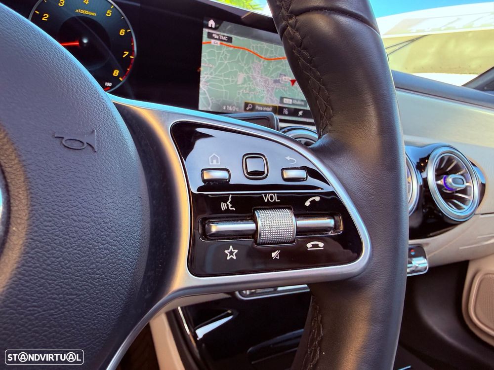 Mercedes-Benz CLA 180 7G-DCT Special Edition - 17