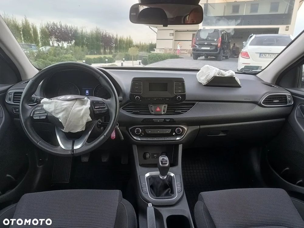 Hyundai i30 1.5 DPI Classic + - 8