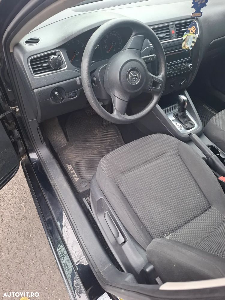Volkswagen Jetta - 8