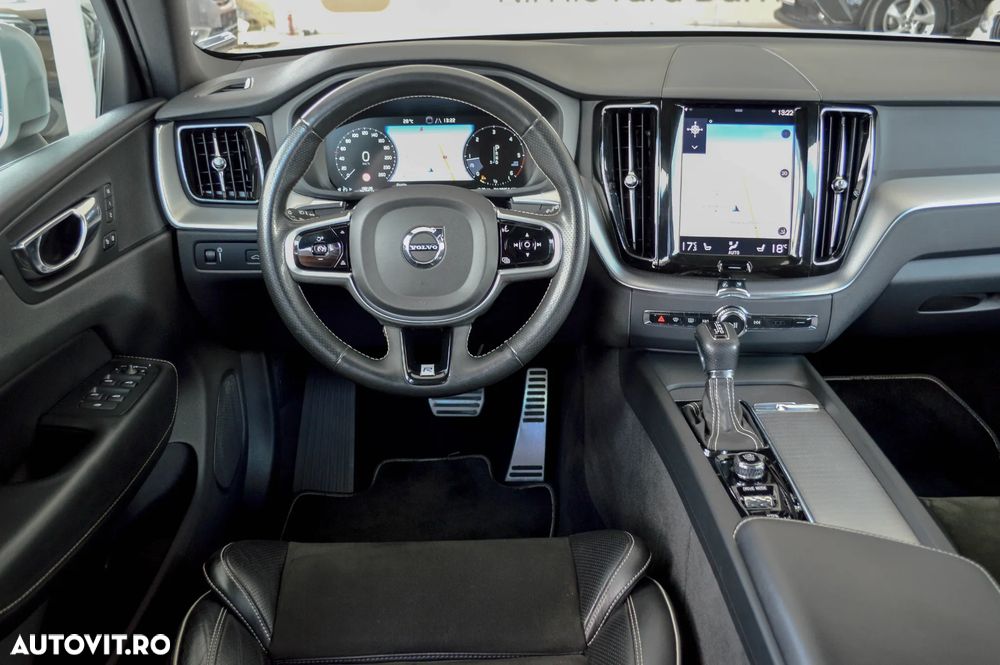 Volvo XC 60 D4 AWD R-Design - 28